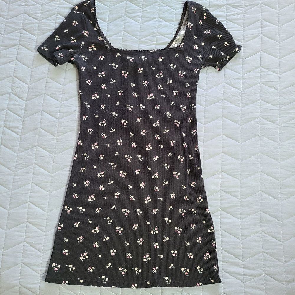 H&M Divided ribbed floral dress